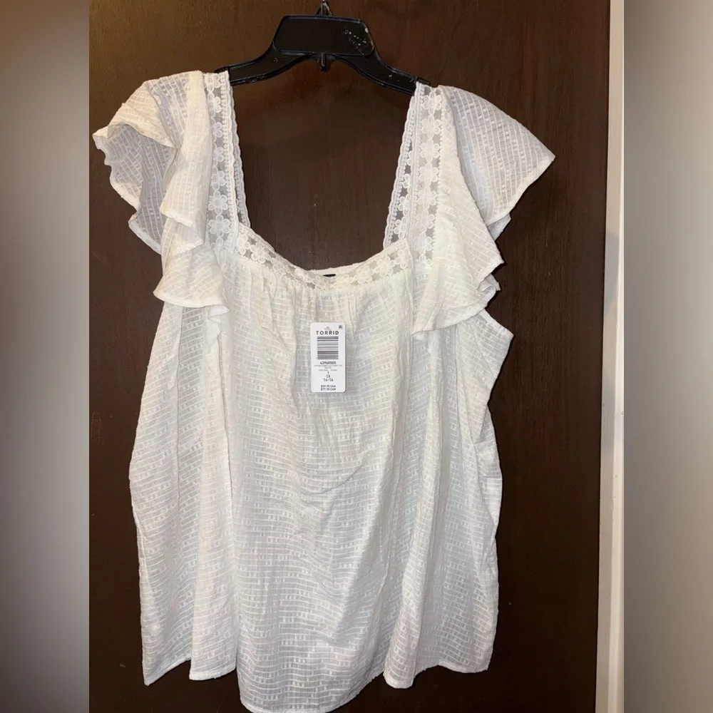 NWT - White Lace Inset Flutter Sleeve Top (Never Been Worn) - Picture 2 of 5